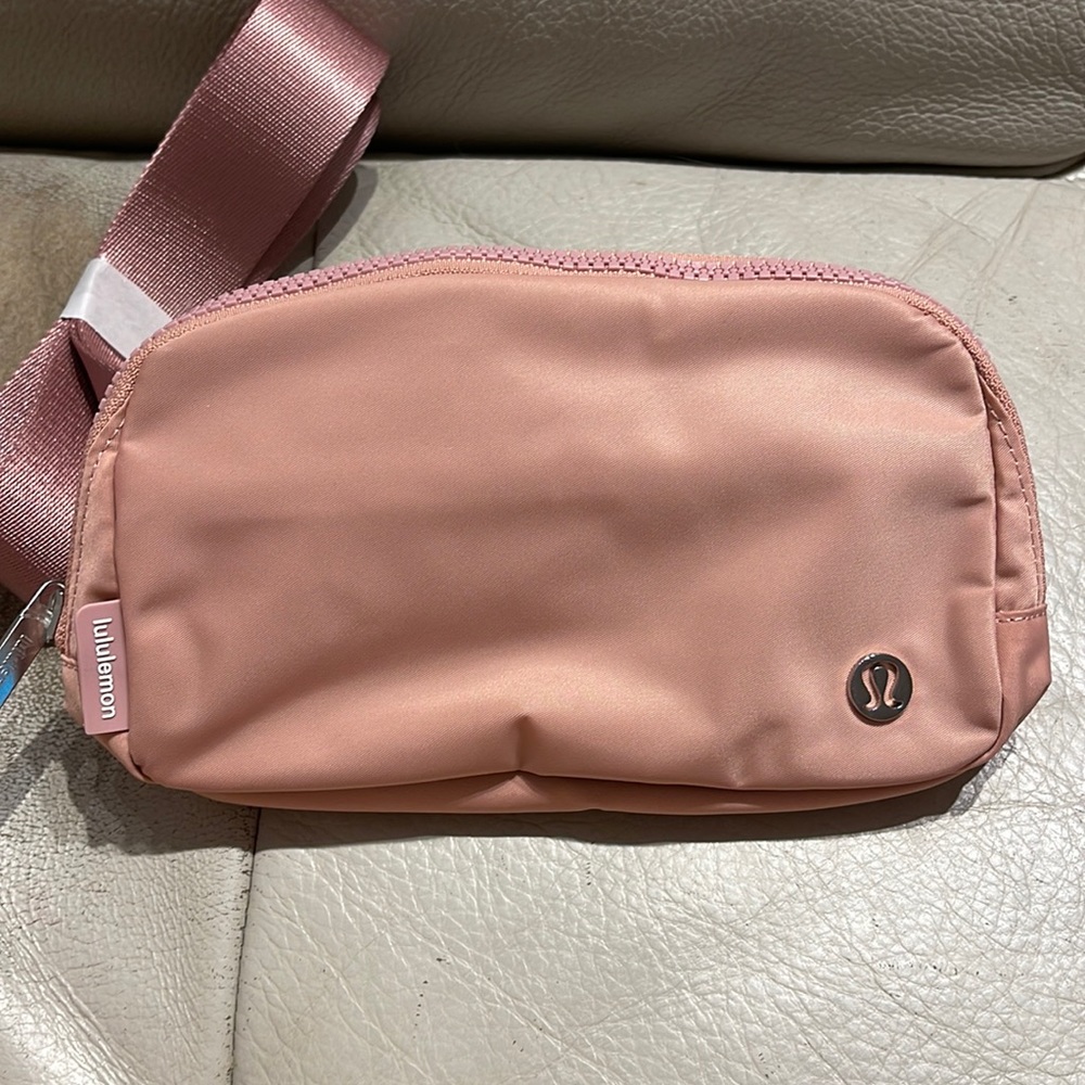 Brand new Lululemon everywhere belt bag in PNPA color